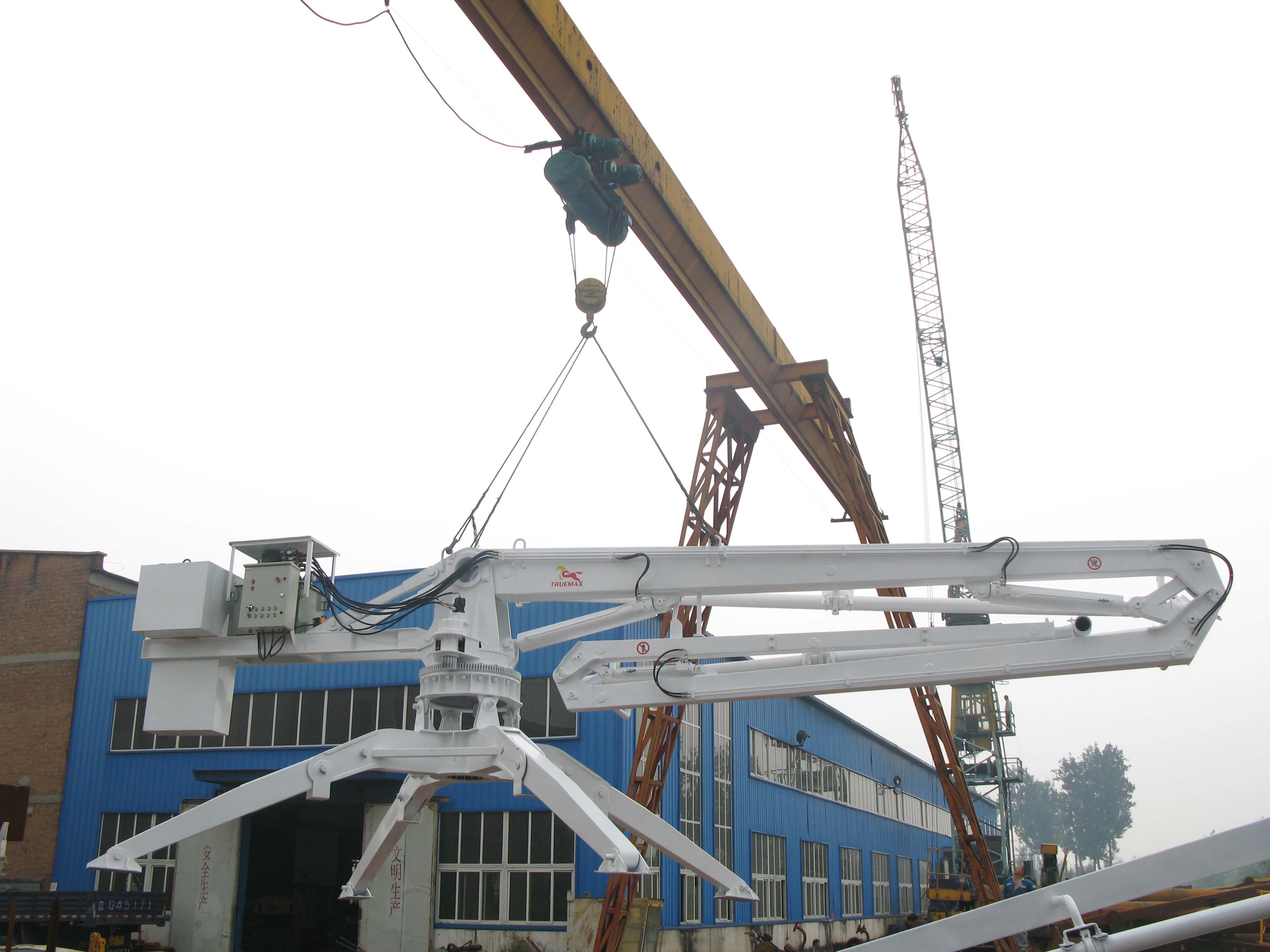 移動液壓布料機(jī) 移動液壓布料機(jī)